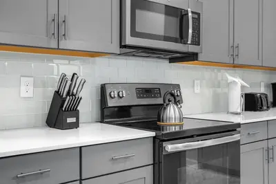 a kitchen with a stove and a microwave at Disney Vacation Villa Pool & BBQ & Resort Clubhouse in Kissimmee