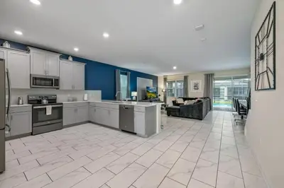a large kitchen and living room with a couch at Villa Luxuosa 9Q c/ Piscina Privativa e Temas in Kissimmee