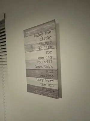 a painting on a wall with the wordsify the little things in life at Kissimmee Oasis in Orlando