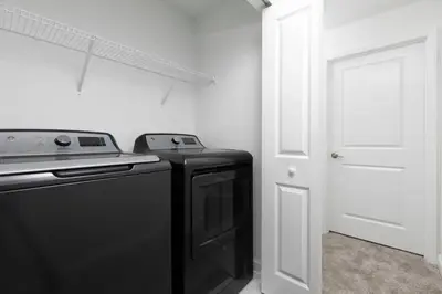 a kitchen with a black stove and a white door at Townhome 4Q Storey Lake c/ Piscina Privada in Kissimmee