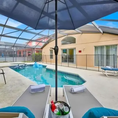 Spacious Emerald Home - Pool and Lanai Near Disney