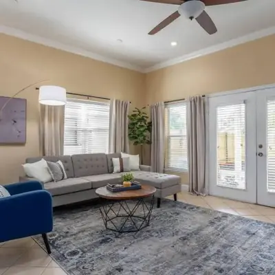Large 3 bedroom with King Bed