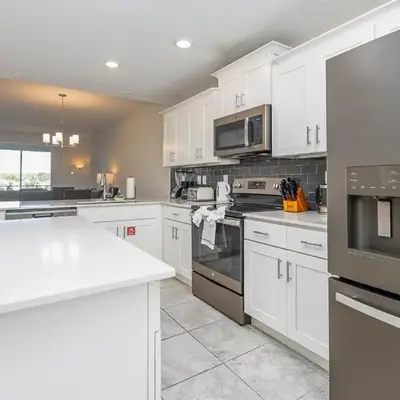 Comfortable 2BR Condo w Lake Views