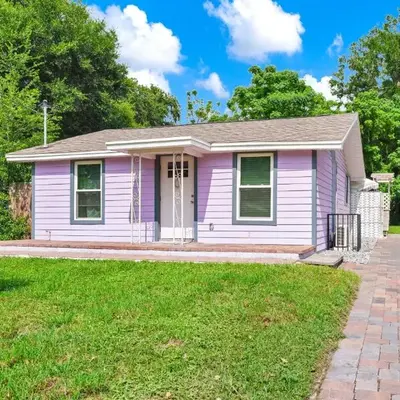Cozy 2bd 2bth House Walk to Local Gems