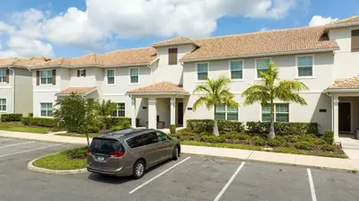a car parked in a parking lot in front of a building at Refúgio 4Q com Piscina em Storey Lake in Kissimmee