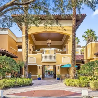 Resort Style Condo 4 miles from Disney