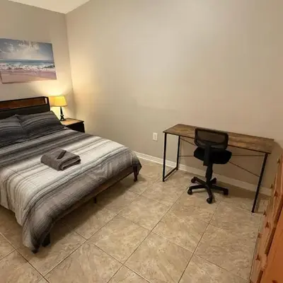 L12 Private Room with Smart TV Near Everything