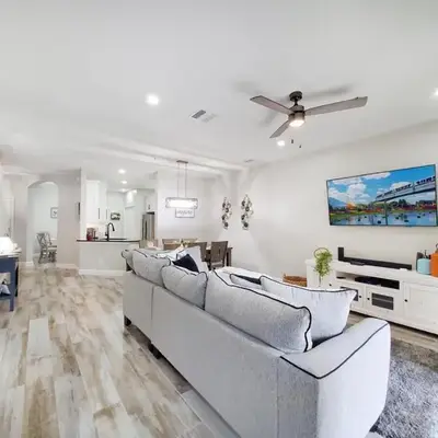 Gated 3BR 3BA Townhome Near Disney w Pool and Gym