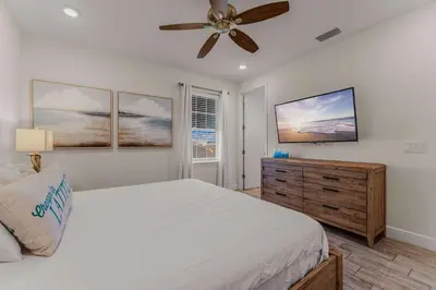 a bedroom with a bed and a ceiling fan at Frankly Fintastic - Happy Days in Orlando