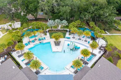 an overhead view of a large swimming pool with palm trees at Veranda Sunshine Escape - 5 BDR in Kissimmee