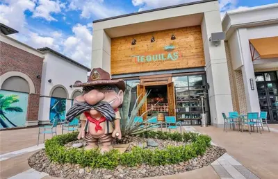 a statue of a person in front of a store at Turquoise Breeze - Close to Disney in Orlando