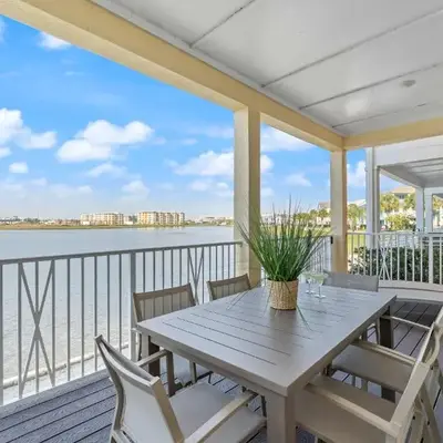 Lafitte's Landing Lakeview Cottage - Lakefront