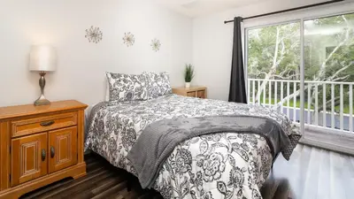 a bedroom with a bed and a window at The Emerald Cove - Best Spot in Kissimmee in Kissimmee