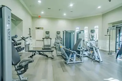 a gym with several treadmills and cardio machines at Conforto e Estilo | 3Q Piscina & Resort in Orlando