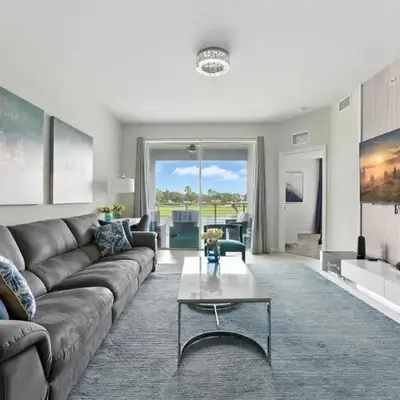 Beautiful Lakeview Retreat Near Disney