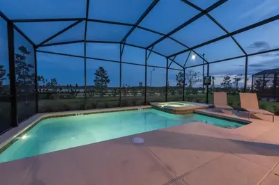 an indoor swimming pool with a glass roof at Refúgio de Luxo 6 quartos c/ piscina aquecida in Kissimmee