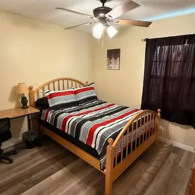 G7 Private Room with Smart TV Near Everything