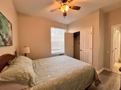 a bedroom with a bed and a ceiling fan at Apartment Disney Universal Epic in Orlando