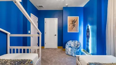 a bedroom with blue walls and bunk beds at Contemporary 4BR Townhome with Pool & Themed Rooms in Orlando