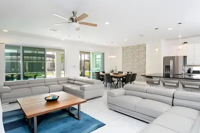 a living room with a couch and a table at Luxuosa Villa 9 Suítes c/ Piscina Sonoma Resort in Kissimmee