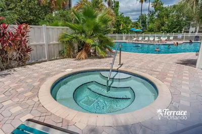 a swimming pool with a circular poolvisor in the middle at Delightful Studio Condo with Garden View Balcony 7 Mins to Universal in Orlando