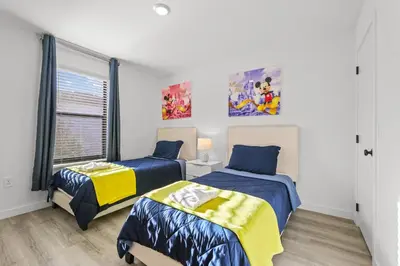 a bedroom with two beds and a window at Modern Townhome 10min to Disney in Kissimmee