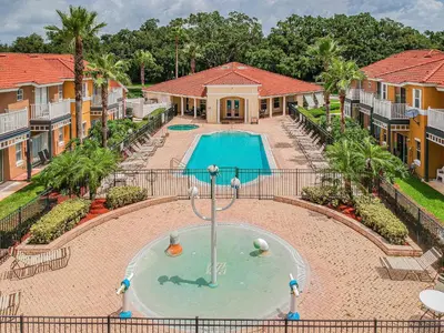 an aerial view of a swimming pool at a resort at Casa Vista Lago c/ Piscina Privada – Próx. Disney in Kissimmee