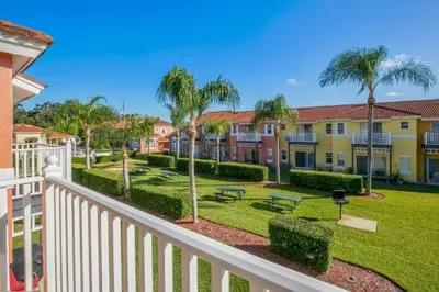 a view from a balcony of a yard with palm trees at Casa 3 Quartos no Lake Berkley Resort in Kissimmee