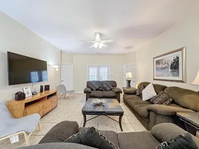 a living room with a couch and a tv at Walk to Silver Spurs Rodeo and Heritage Park in Kissimmee