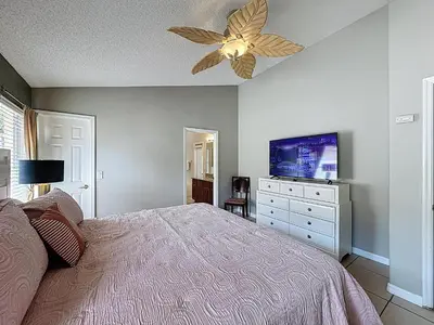 a bedroom with a bed and a ceiling fan at Casa del Sol at Indian Creek Four Corners in Kissimmee