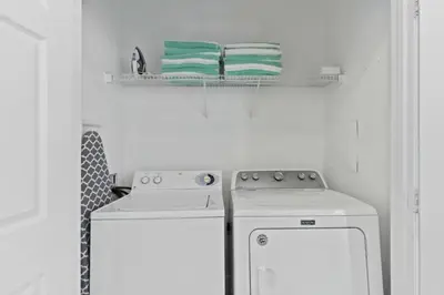 a white kitchen with a stove and a dishwasher at Moderno 3 Quartos no Vista Cay Resort in Orlando