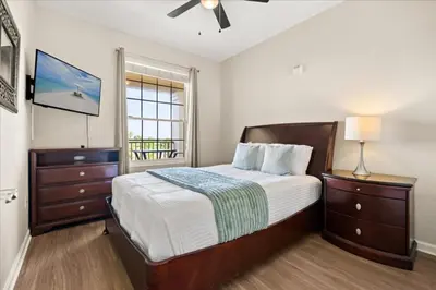 a bedroom with a bed and a window at 3 Bedrooms 2 Bathrooms Vista Cay 4814-405 Ca in Orlando
