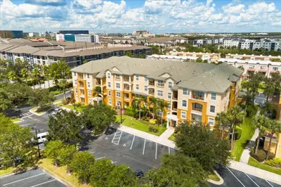 an overhead view of a apartment complex with a parking lot at 3 Bedrooms 2 Bathrooms Vista Cay 4814-405 Ca in Orlando