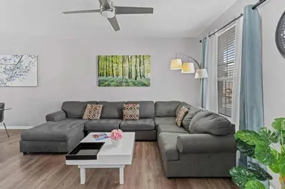 a living room with a couch and a table at Townhouse 3 suítes no Vista Cay Resort in Orlando