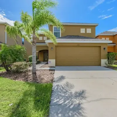 4 Bed Private Yard-Pool Home