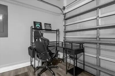 a room with a desk and a chair in a room at TVPM-1191MBBV in Kissimmee