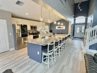 a kitchen with a large island with bar stools at 5Q/3B Vista p/ Lago *Piscina Priv.* in Kissimmee