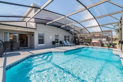 an indoor swimming pool with a glass roof at 5Q/3B Vista p/ Lago *Piscina Priv.* in Kissimmee