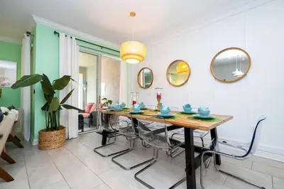a dining room with a table and chairs at Casa 4Q Storey Lake c/ Quarto Temático & Piscina in Kissimmee