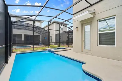 a swimming pool in front of a house at Casa 5Q Storey Lake –10 min da Disney in Kissimmee