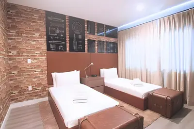a room with two beds and a brick wall at Casa Luxo 4 Suítes no Magic Village in Kissimmee