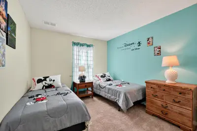 a bedroom with two twin beds and a dresser at Modern Kissimmee Townhouse near Disney townhouse in Kissimmee