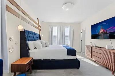 a bedroom with a large bed and a tv at Casa 6Q c/ Piscina & Quartos Temáticos in Kissimmee