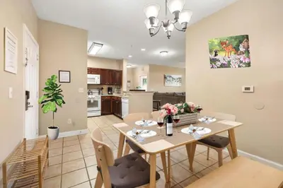 a dining room and kitchen with a table and chairs at Secret Resort Kissimmee Lakeview Condo in Kissimmee
