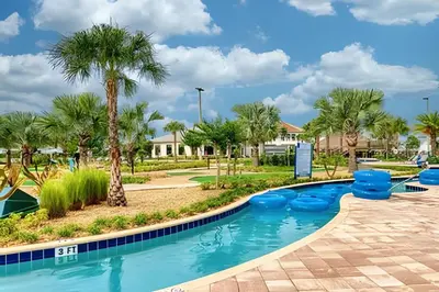 a pool at a resort with palm trees at Casa 4Q Storey Lake c/ Piscina e Quartos Disney in Kissimmee