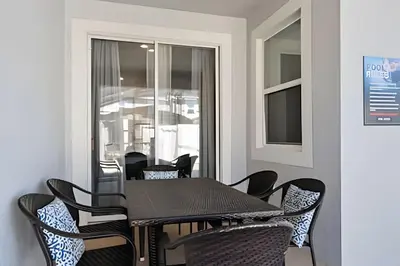 a black table and chairs in a room at Casa 4Q Disney c/ Piscina e Quartos Temáticos in Kissimmee