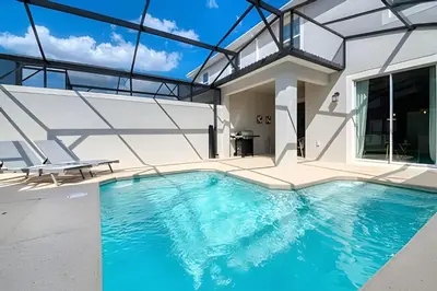a swimming pool in a house with a glass ceiling at Casa 4Q Storey Lake c/ Piscina e Mickey in Kissimmee