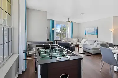 a living room with a foosball table at Vista Cay: 4Q c/ Varanda e Mesa de Pebolim in Orlando