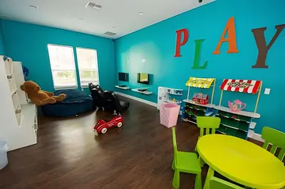 a play room with a green table and green chairs at Townhouse 3Q Perto da Disney c/ Mickey Room in Kissimmee