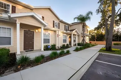 a house with a driveway in front of it at Townhouse 3Q Perto da Disney c/ Mickey Room in Kissimmee